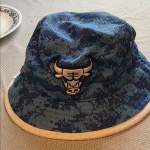 Bulls buckets hats, polo binnie and bulls binnie